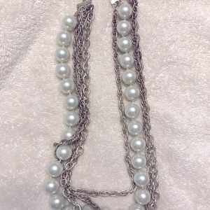 Silver and pearl neckace